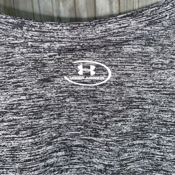Under Armour Women's Gray V-Neck Top - Picture 4 of 5